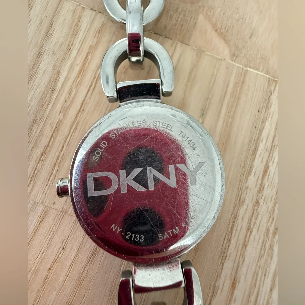 DKNY ladies stainless steel link bracelet watch NEW BATTERY